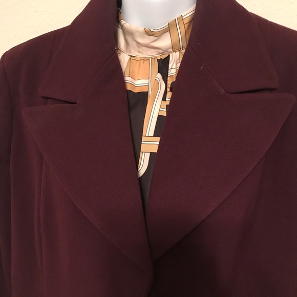 Wine wool knee length coat. - Picture 6 of 9